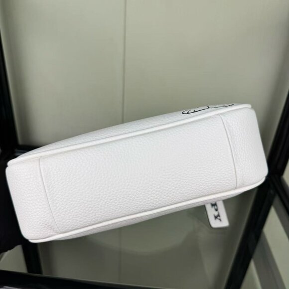 Coach X Peanuts Teri Shoulder Bag With Snoopy - Picture 6 of 8